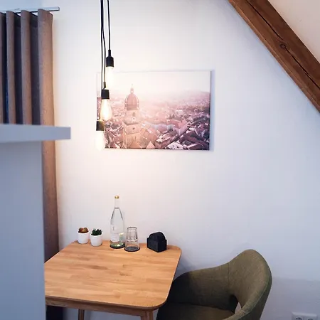 Apartment - Apartment-wohnung 3 - Wohnraum Auf Zeit *